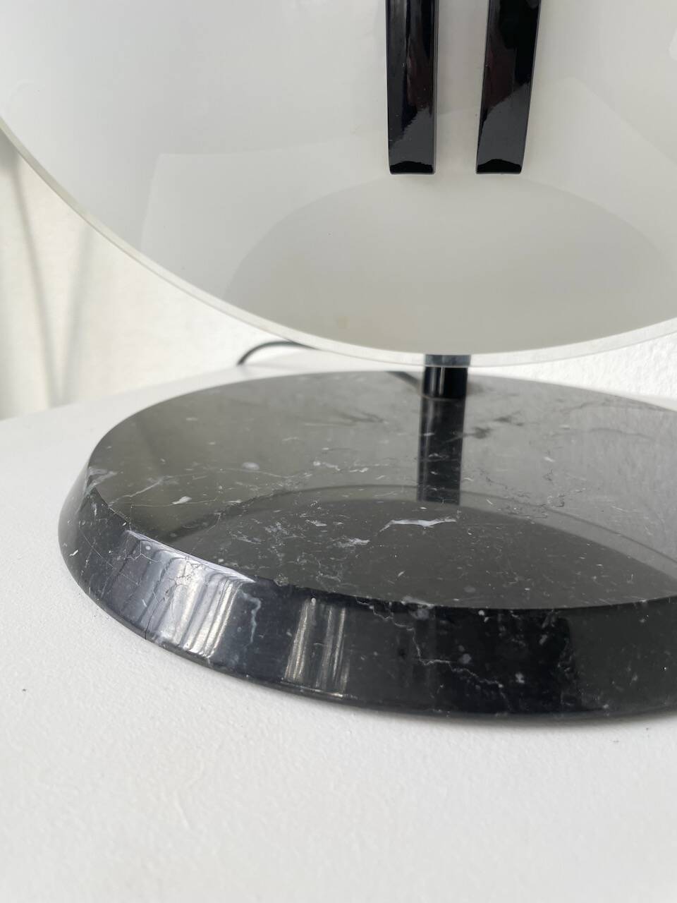 “La Perla” desk lamp by Bruno Gecchelin for Oluce 1980