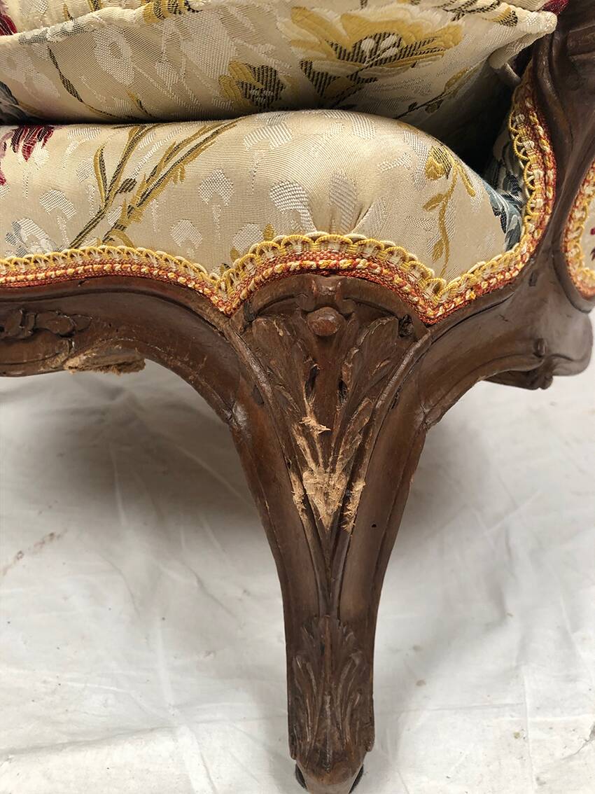 Corner armchair in carved beech, stamped jean avisse, 18th century