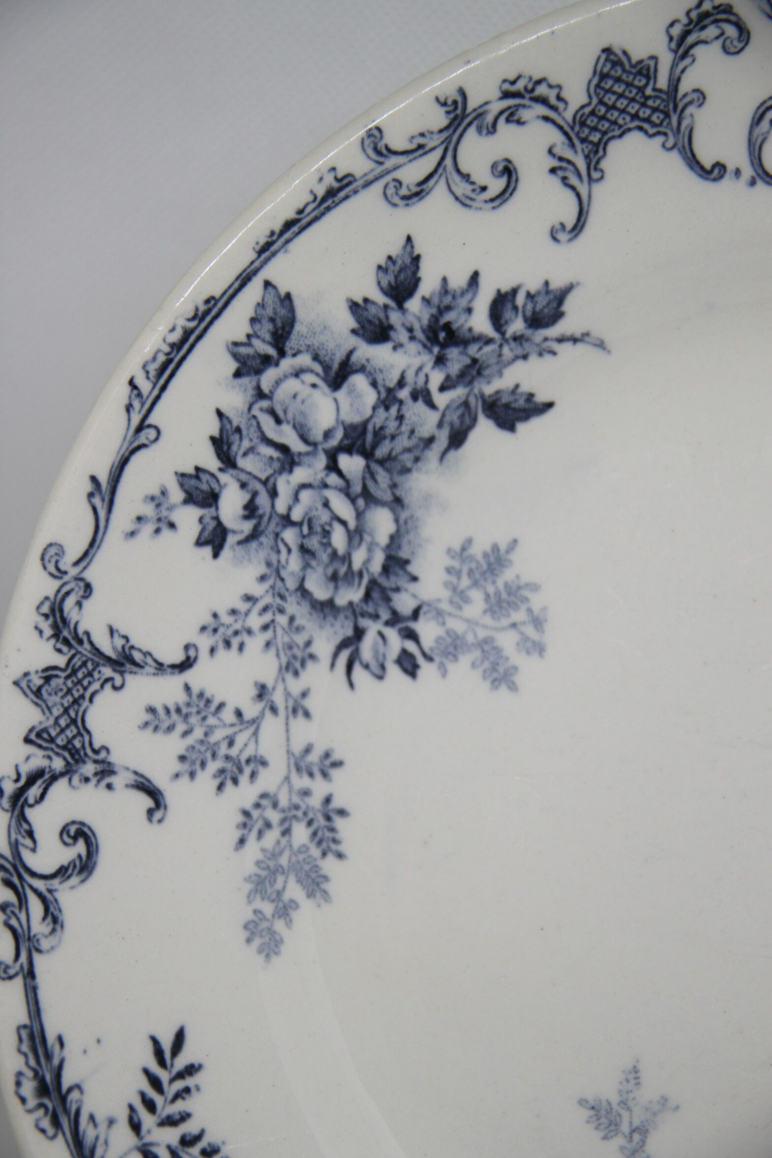 6 Flat plates Terre de Fer Boulenger - co. Choisy Le Roi - Floral motifs