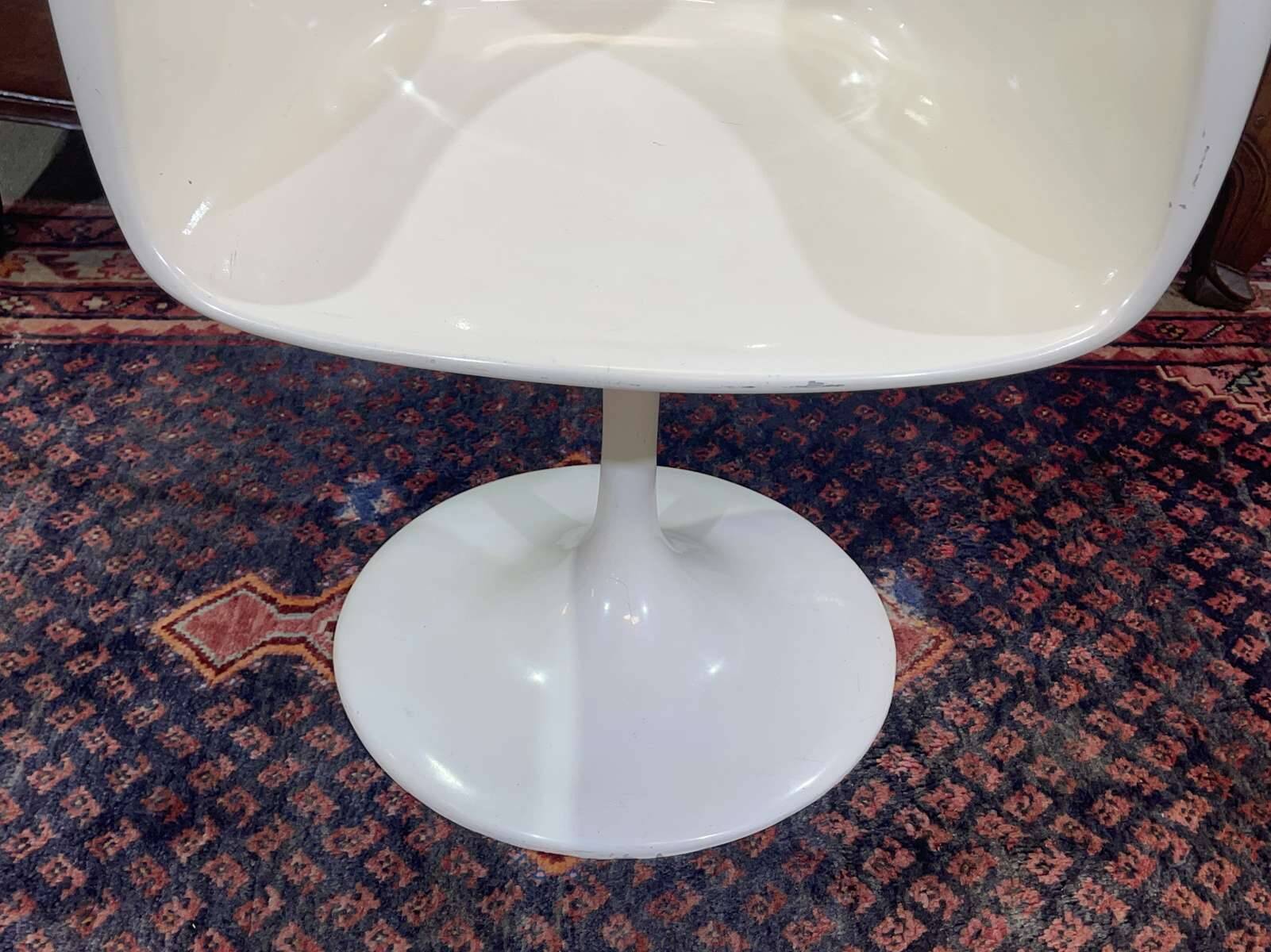 Swivel tulip chair in fiberglass from the 1970s
