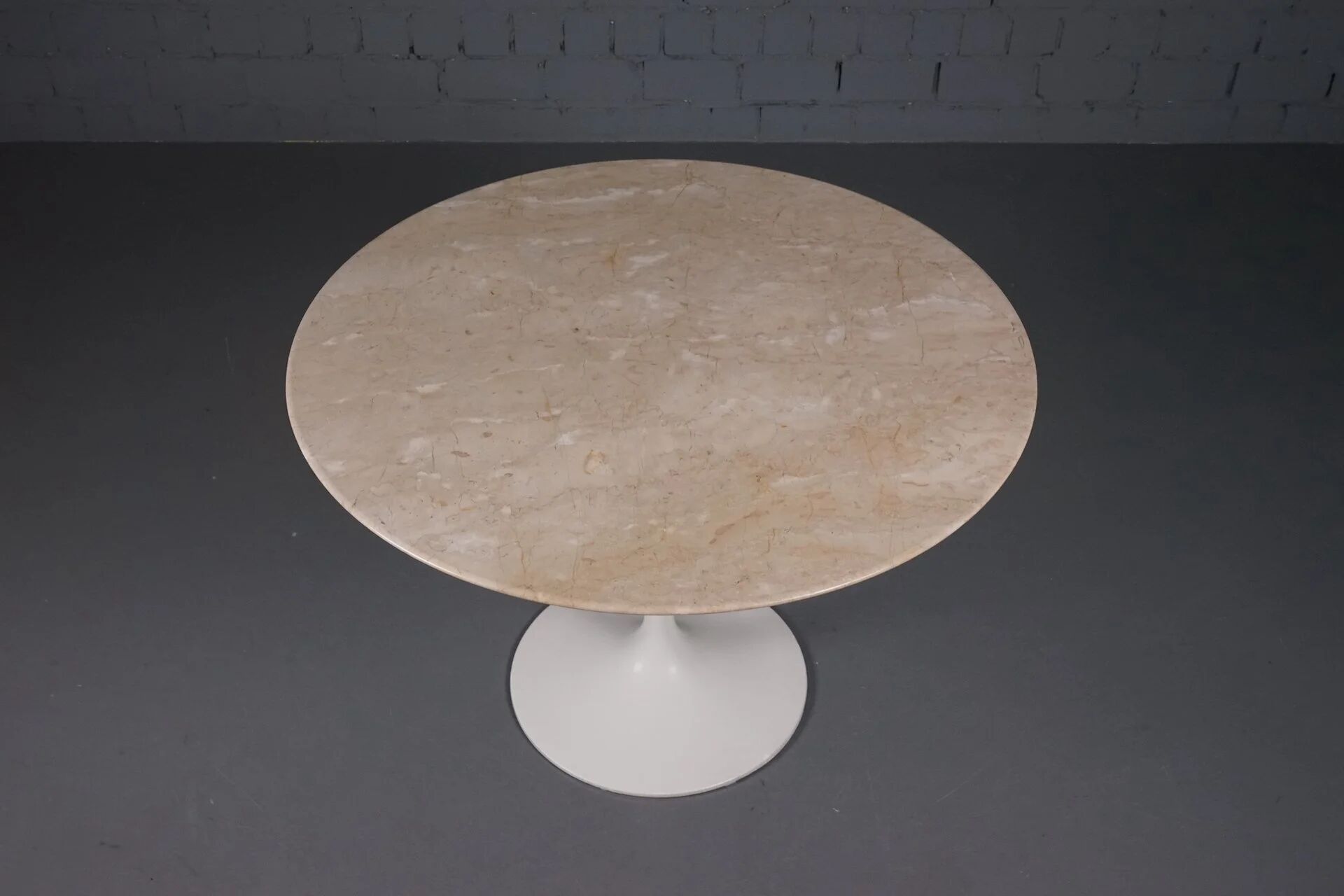Tulip dining table with Botticino marble by Eero Saarinen for Knoll International