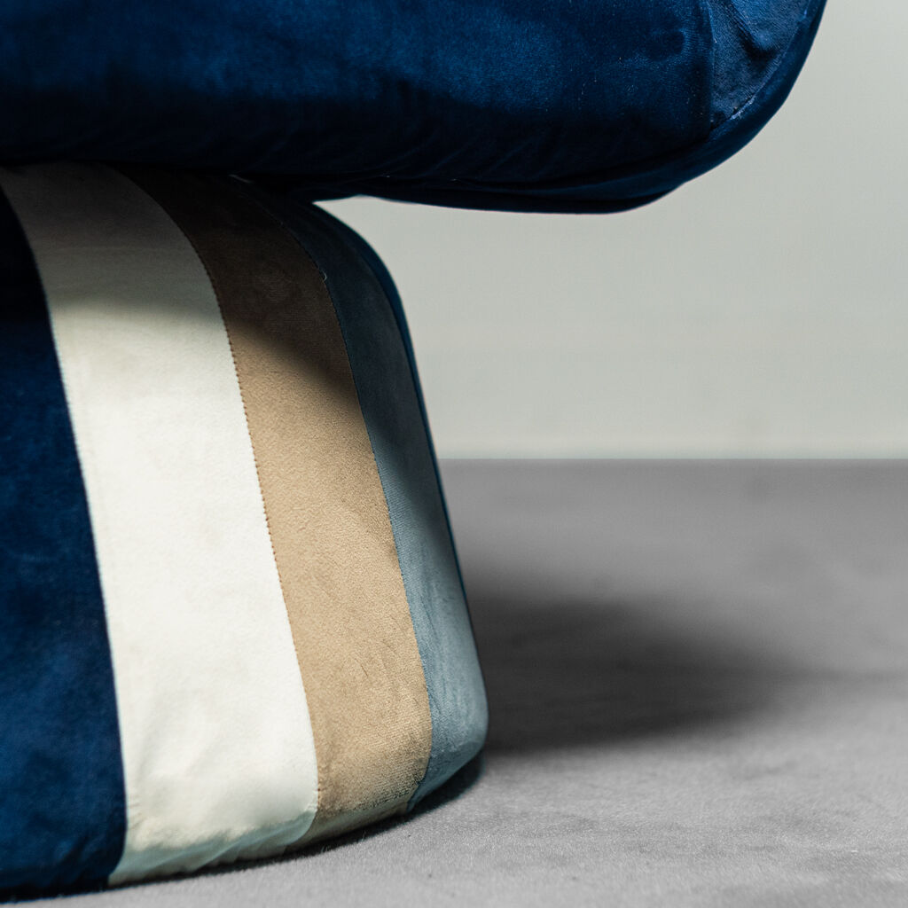 Blue velvet armchair design 70s vintage modernariato