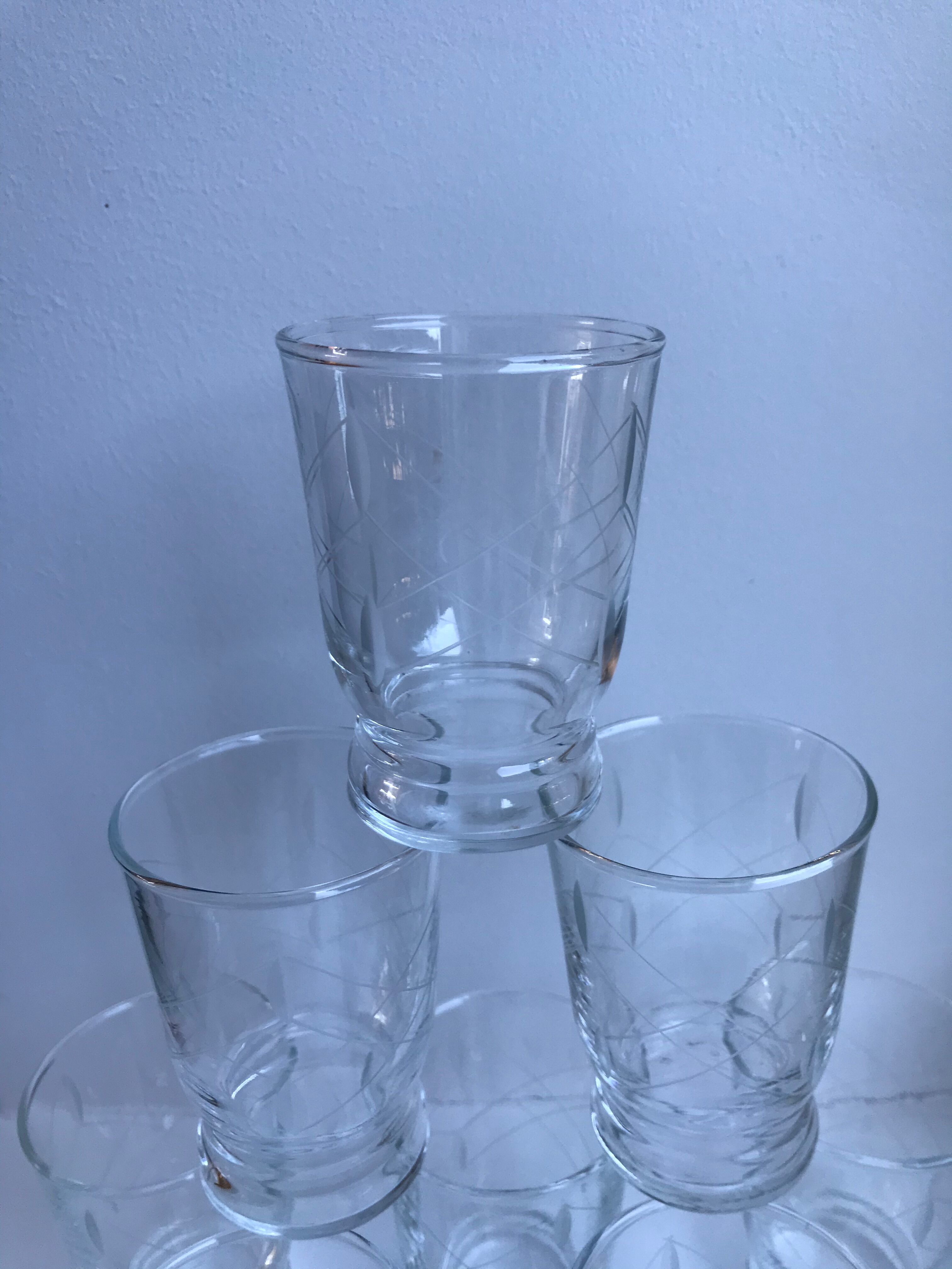 Set of 8 glass water glasses engraved 50s