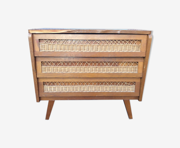 Commode vintage plaqué chêne et rotin à piétement compas en l'état.