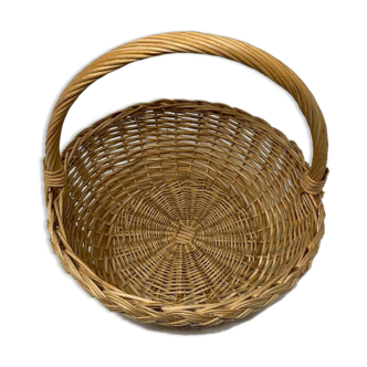 Round wicker basket