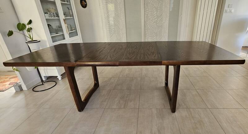 Vintage extendable dining table – sled base – modernist design