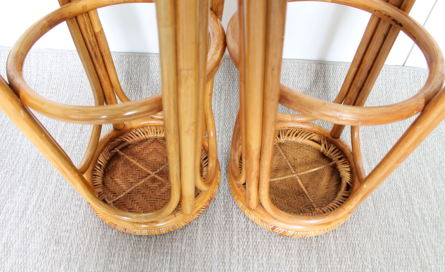 Paire de tabourets haut en rotin