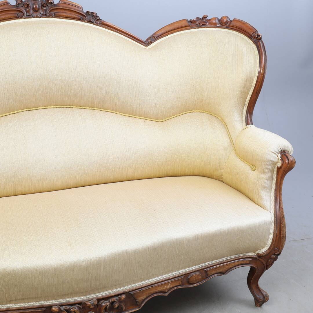 Sofa néo-rococo — Style 19e/20e siècle — Silhouette élégante de salon avec C