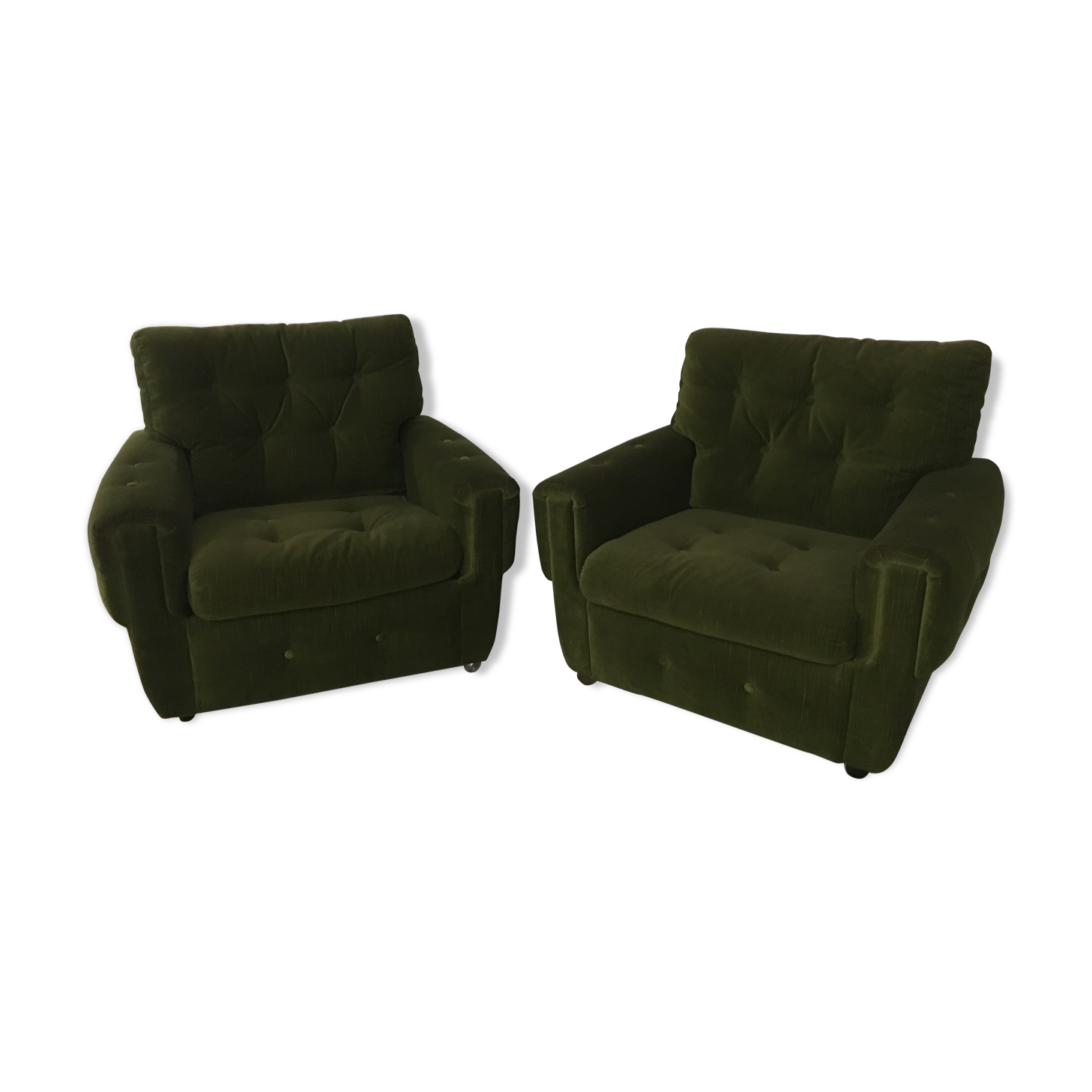 Paire de fauteuils, velours vert à roulettes, des années 70