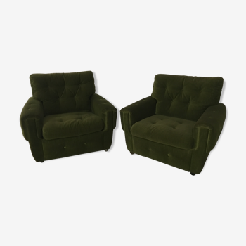 Paire de fauteuils, velours vert à roulettes, des années 70