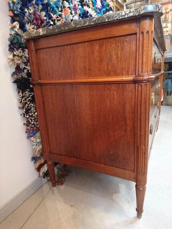 Commode époque fin XVI XVIII Saintongeaise plateau En Marbre