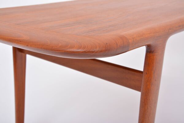 Table basse danoise du milieu du siècle en bois de teck