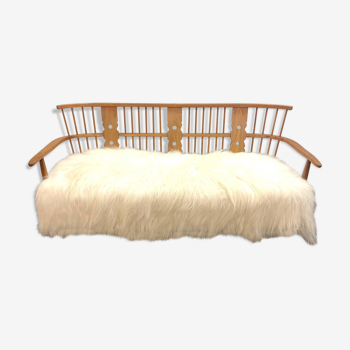 Scandinavian sofa in wood and sheep hair
