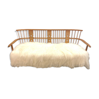 Scandinavian sofa in wood and sheep hair