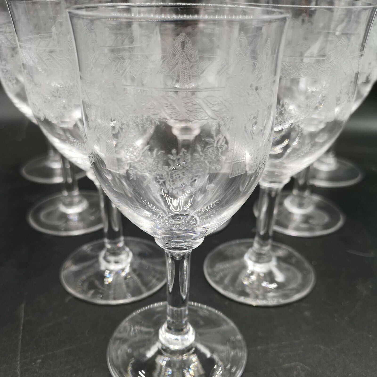 Set of 10 glasses of Saint Louis crystal wine engraved ribbon and flowers