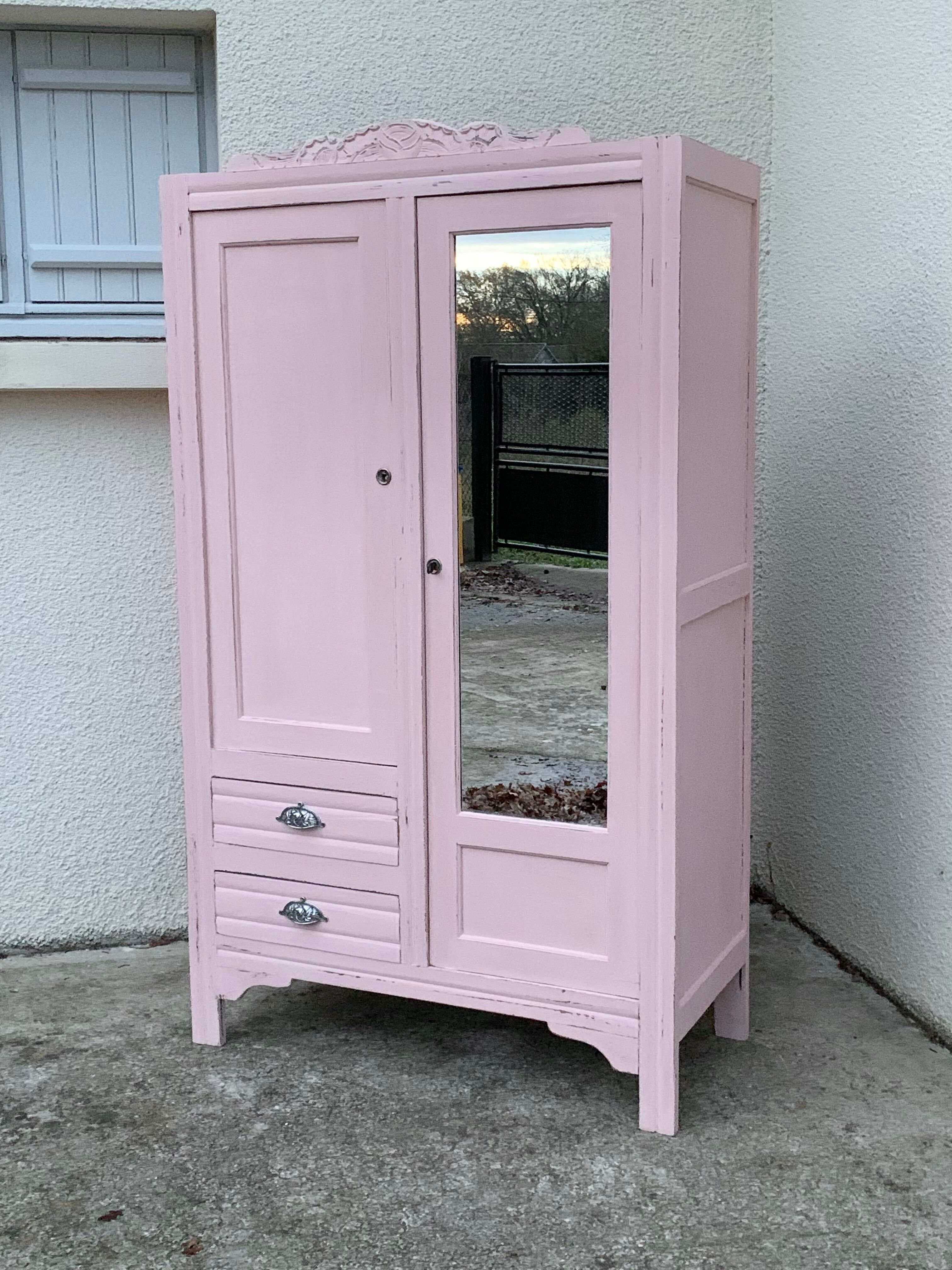 Parisian hotel wardrobe 1930