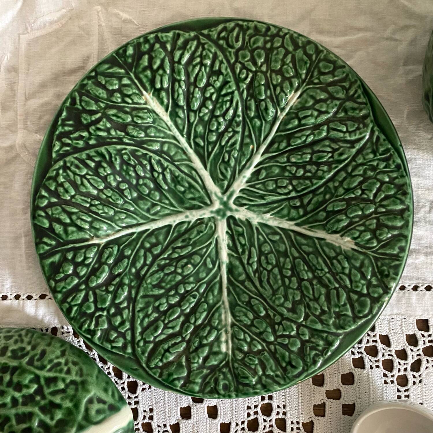 Soupière et plat en barbotine chou