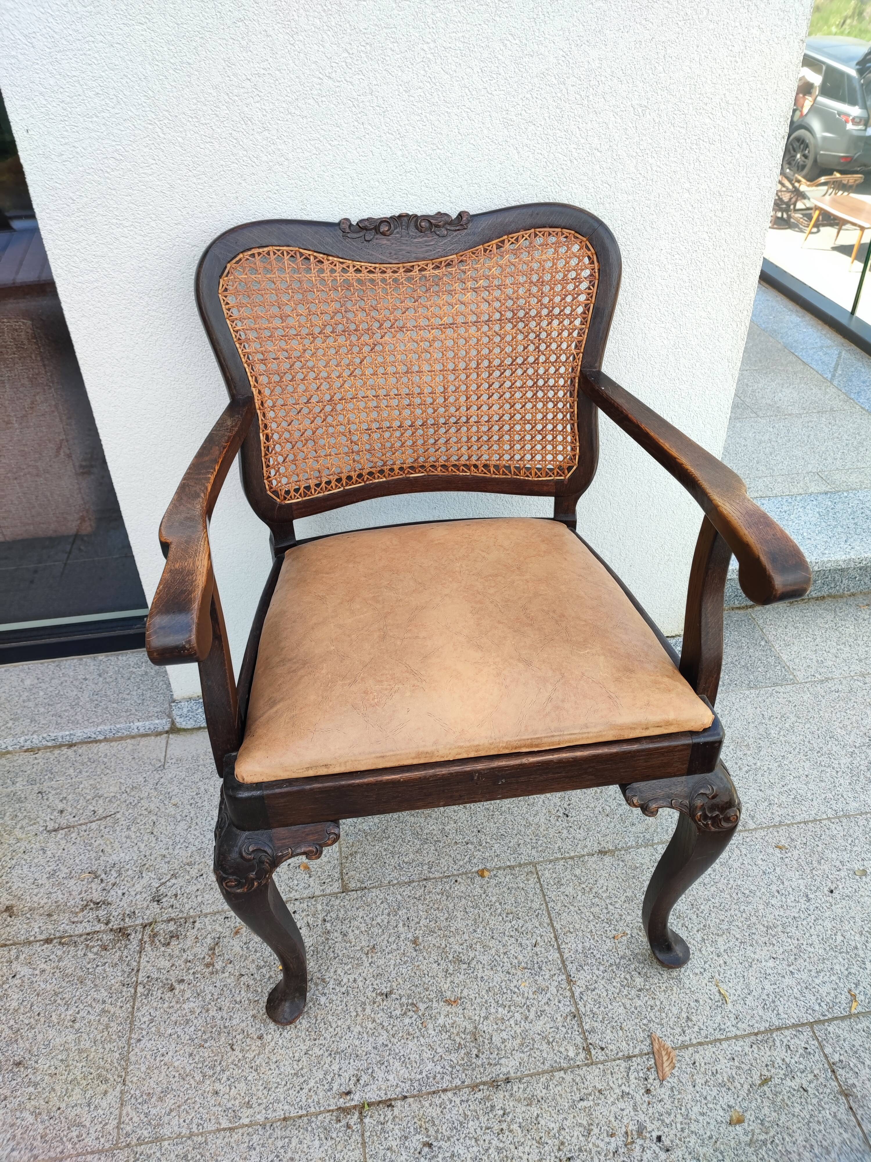 Ribbed leather office chair