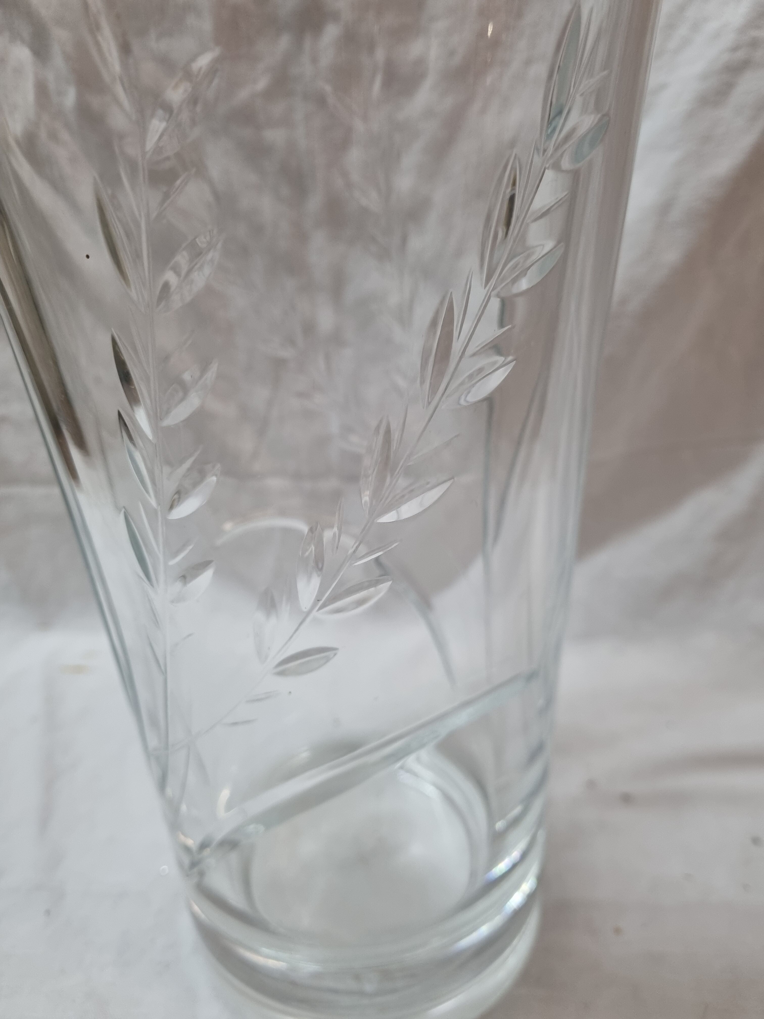 Vase en verre gravé de 1980