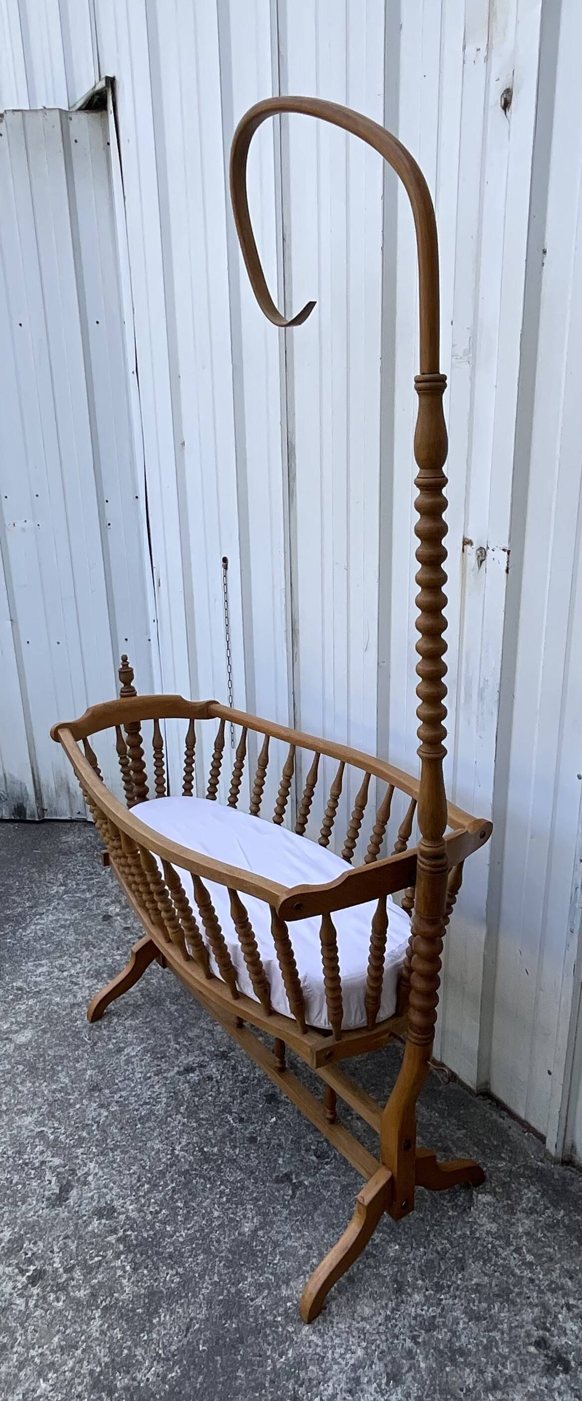 Antique cradle in solid beech – Early 20th century