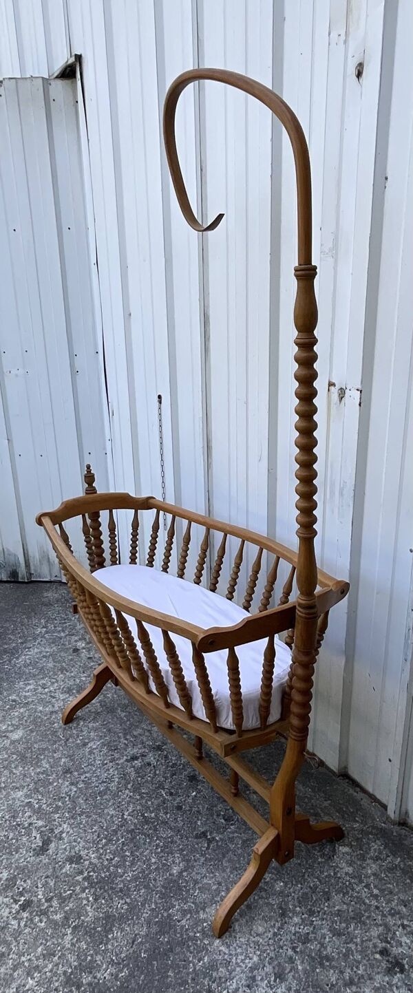 Berceau ancien en hêtre massif – Début XXe siècle