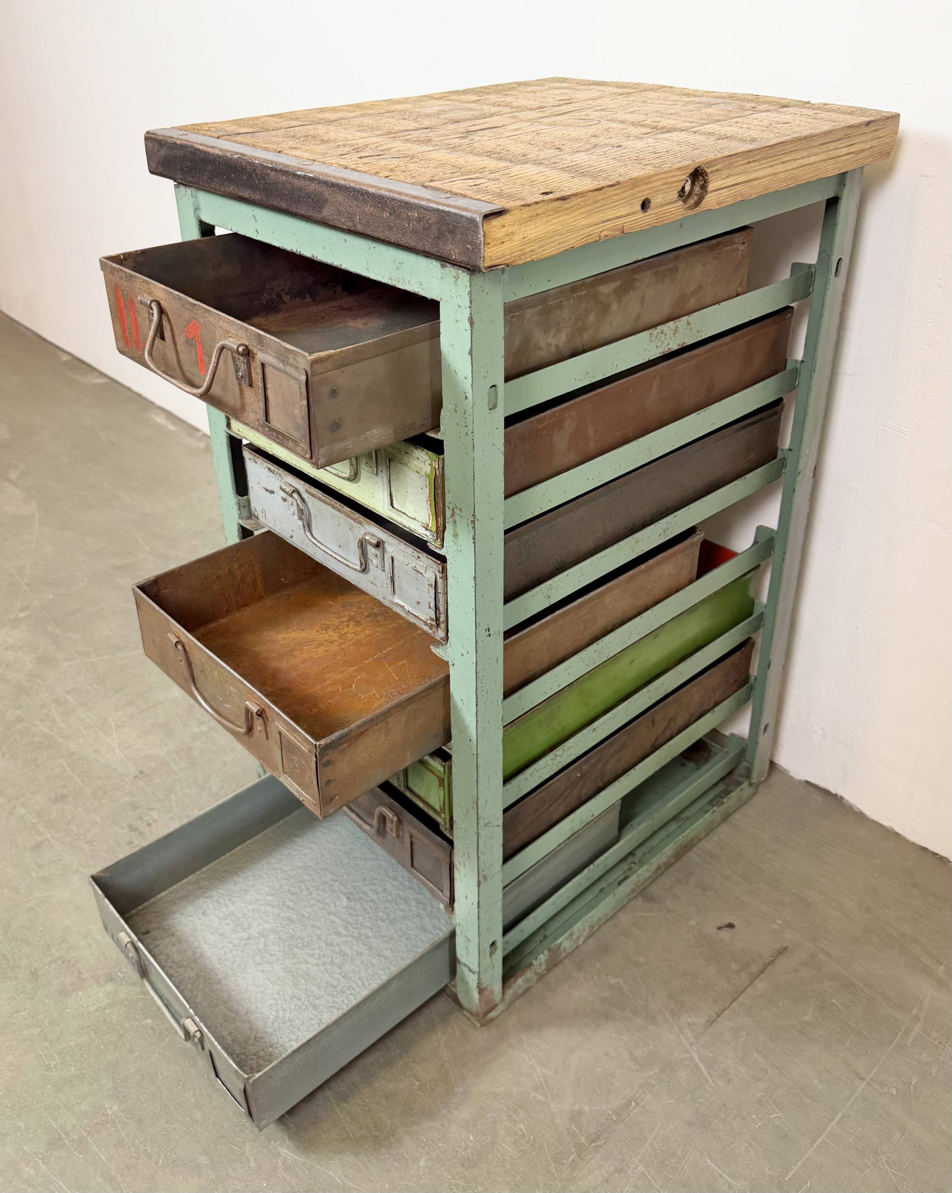 Commode industrielle en fer vert, années 1950