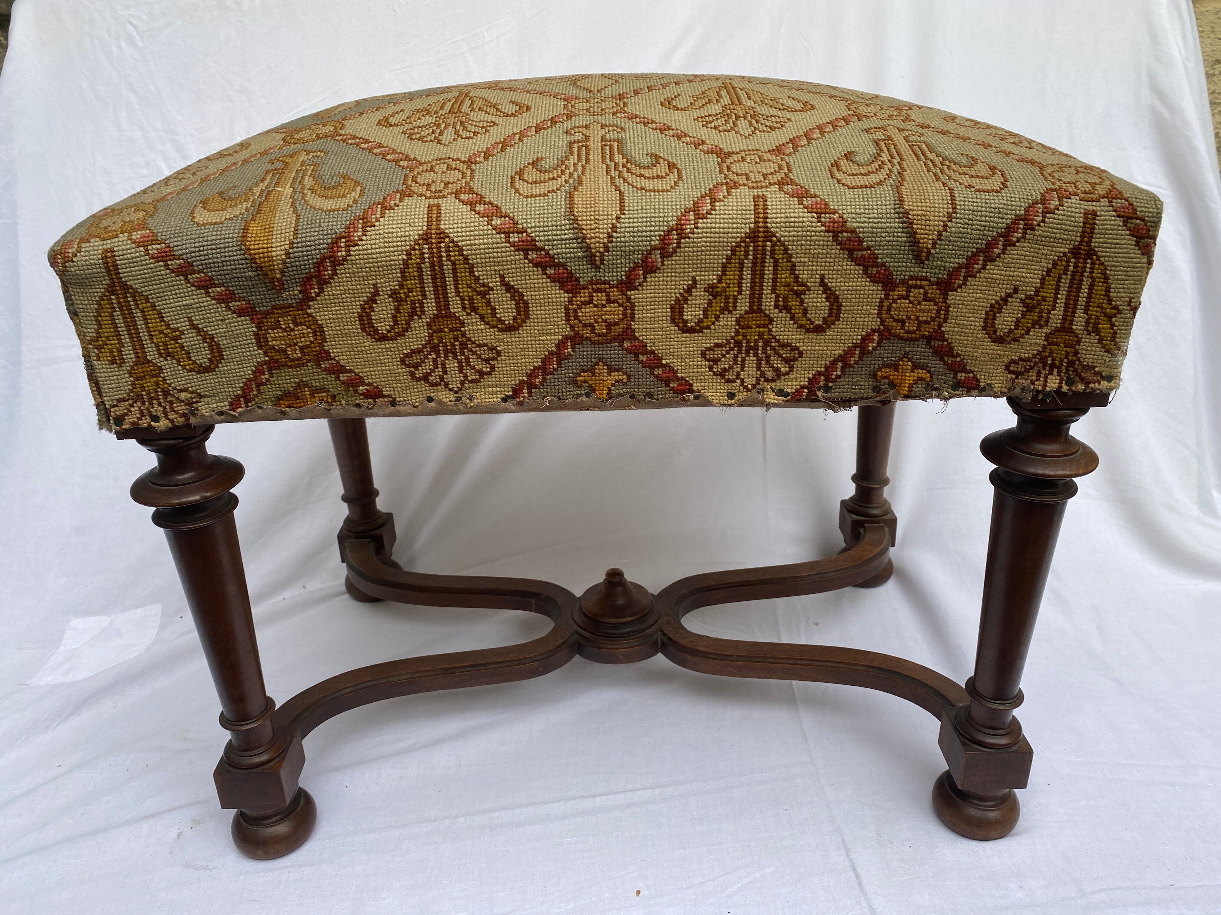Oak stool / Louis XIV style piano stool