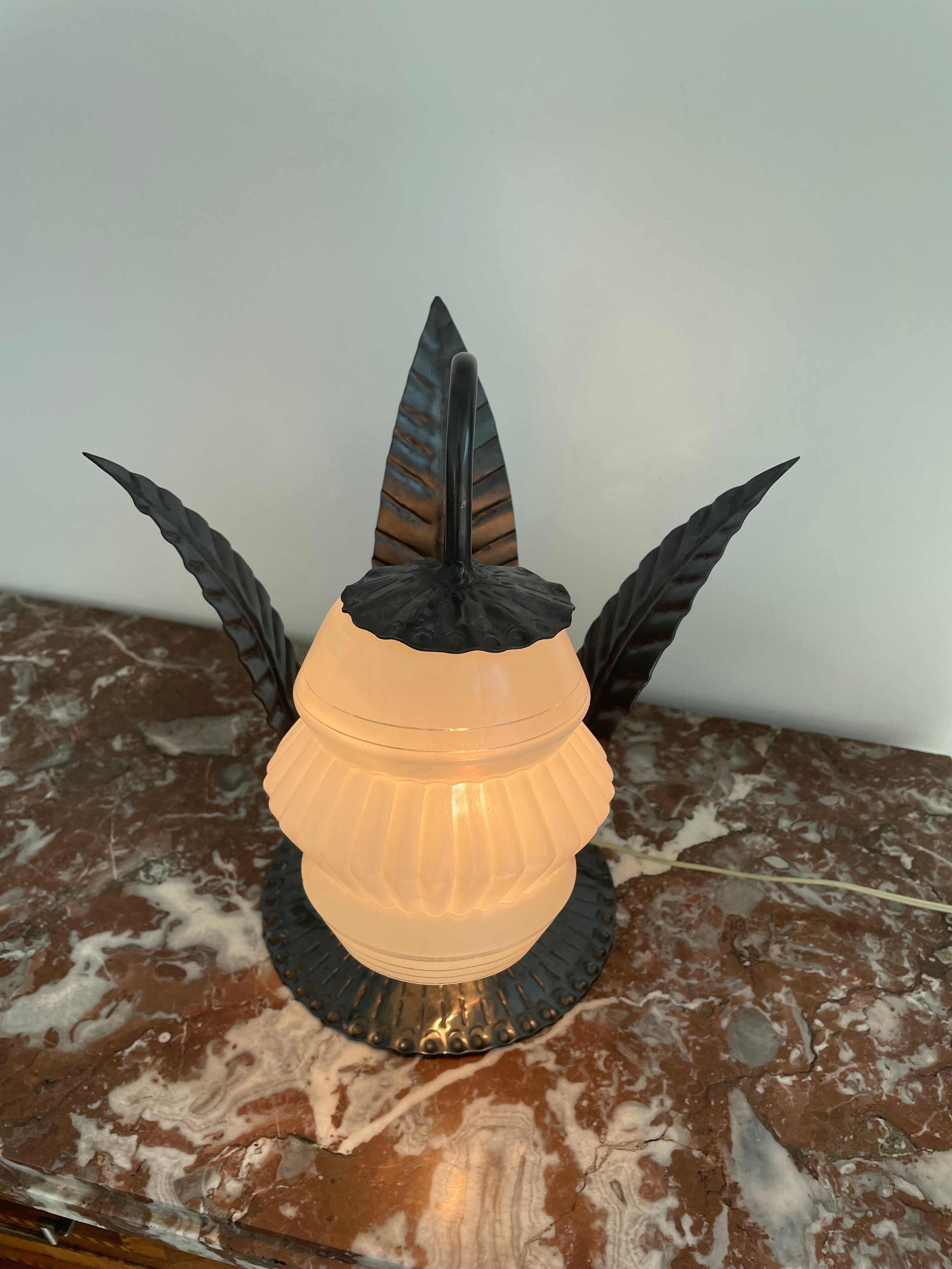 Lampe de style art deco métal travaillé globe en verre - urss