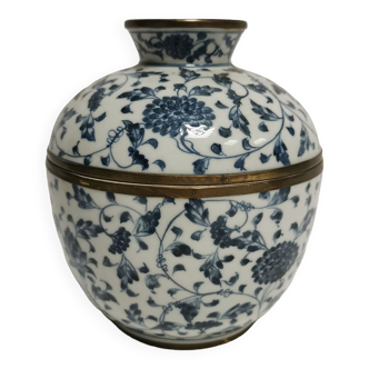 Covered pot, brass mount. Blue White porcelain signed . China Asia box