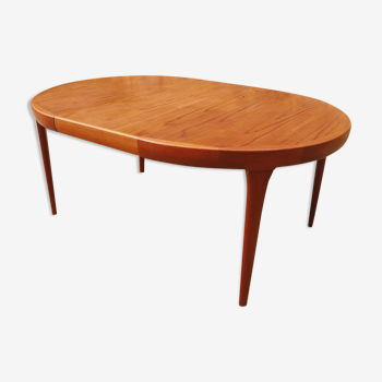 Ib Kofod Larsen's dining table for Faarup Mobelfabrik 1960