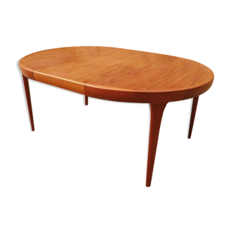 Ib Kofod Larsen's dining table for Faarup Mobelfabrik 1960