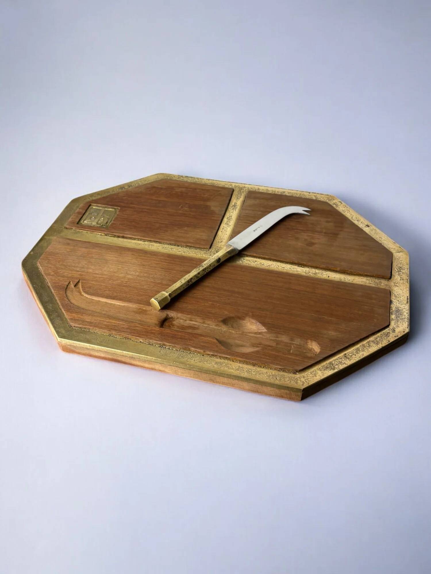 Brutalist cheese tray by David Marshall, wood & bronze, Spain, 1970s