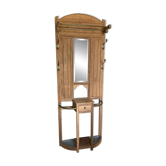 Entrance cloakroom