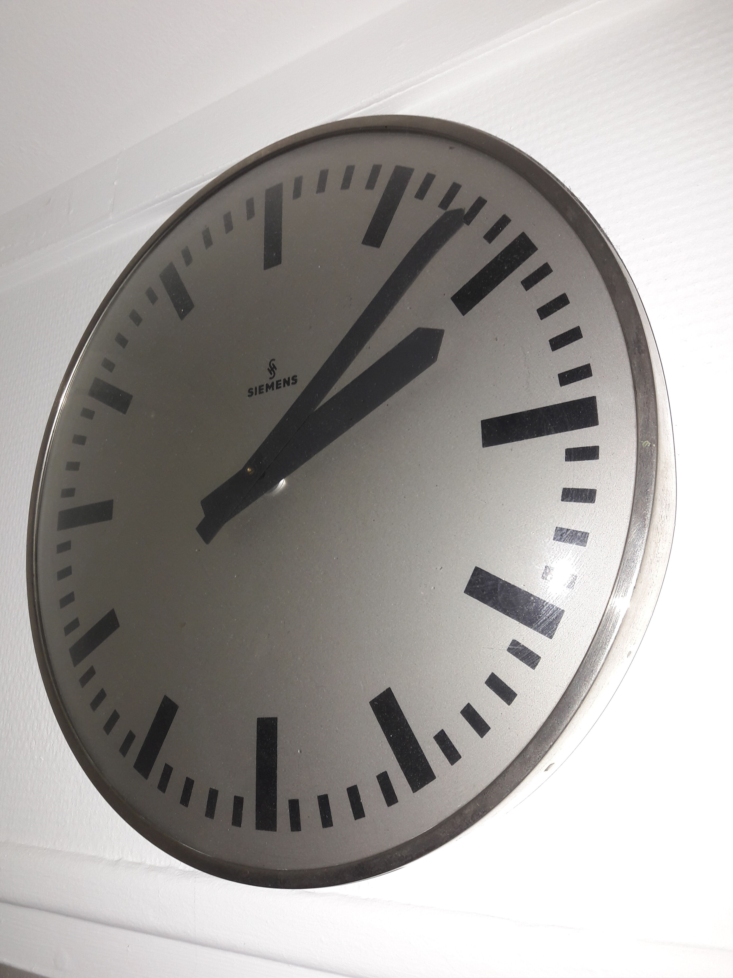 Siemens industrial clock