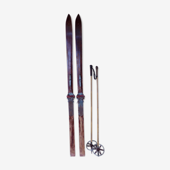 Paire de skis en bois Ramy avec bâtons vintage deco chalet montagne années 30