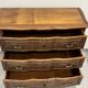 Commode de style Louis XV en bois naturel