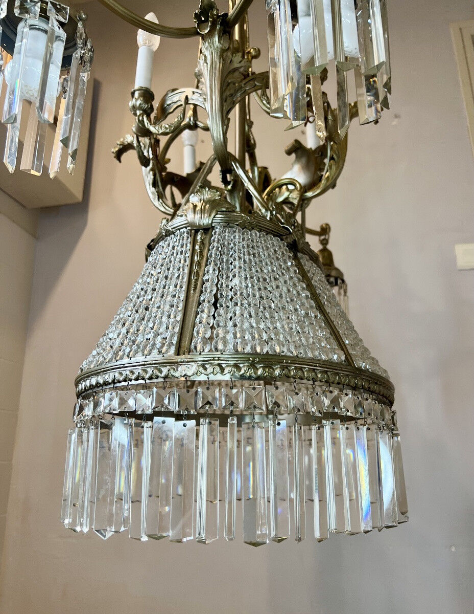 Large chandelier counter, billiards, casino