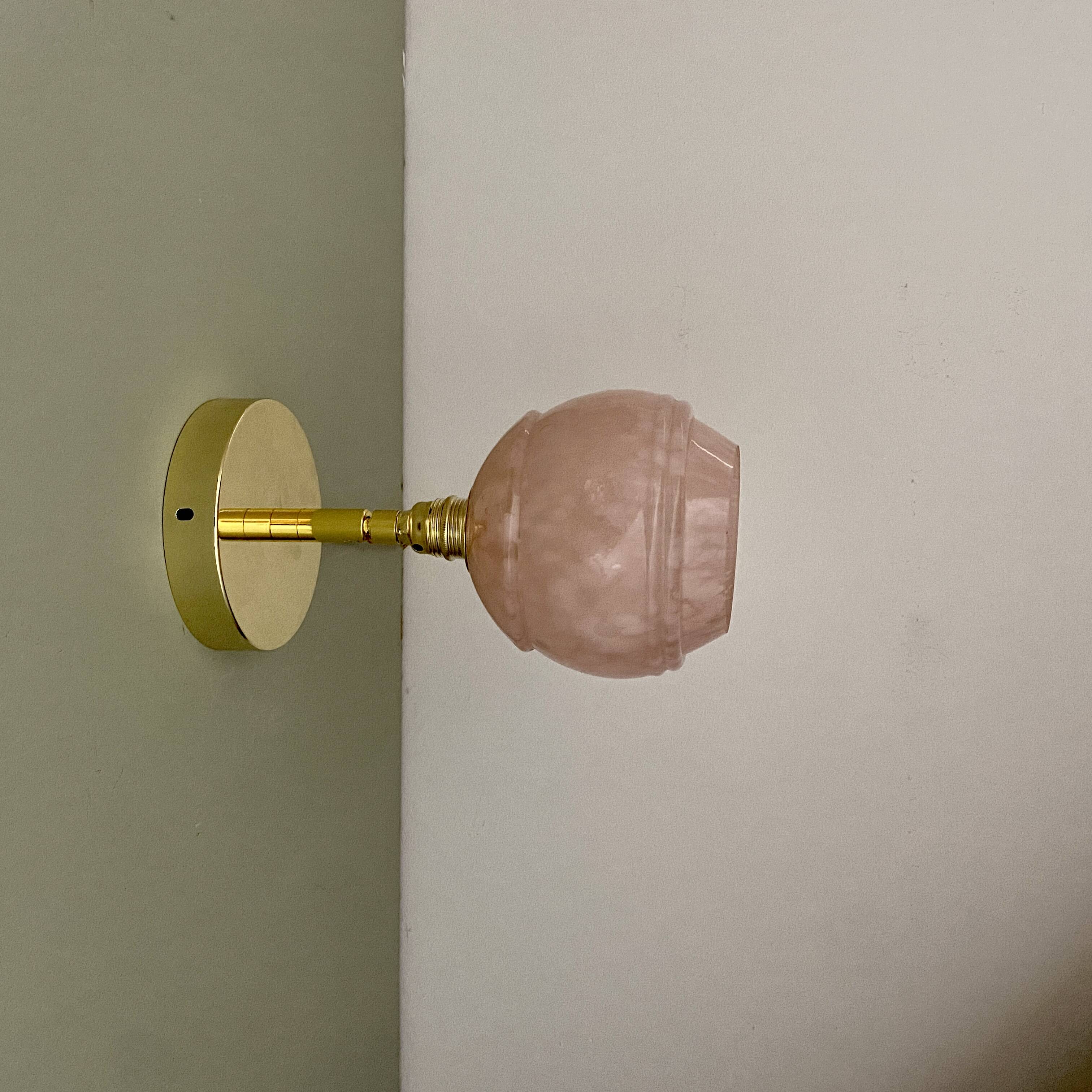 Vinatge tulip wall light in pink CLichy glass