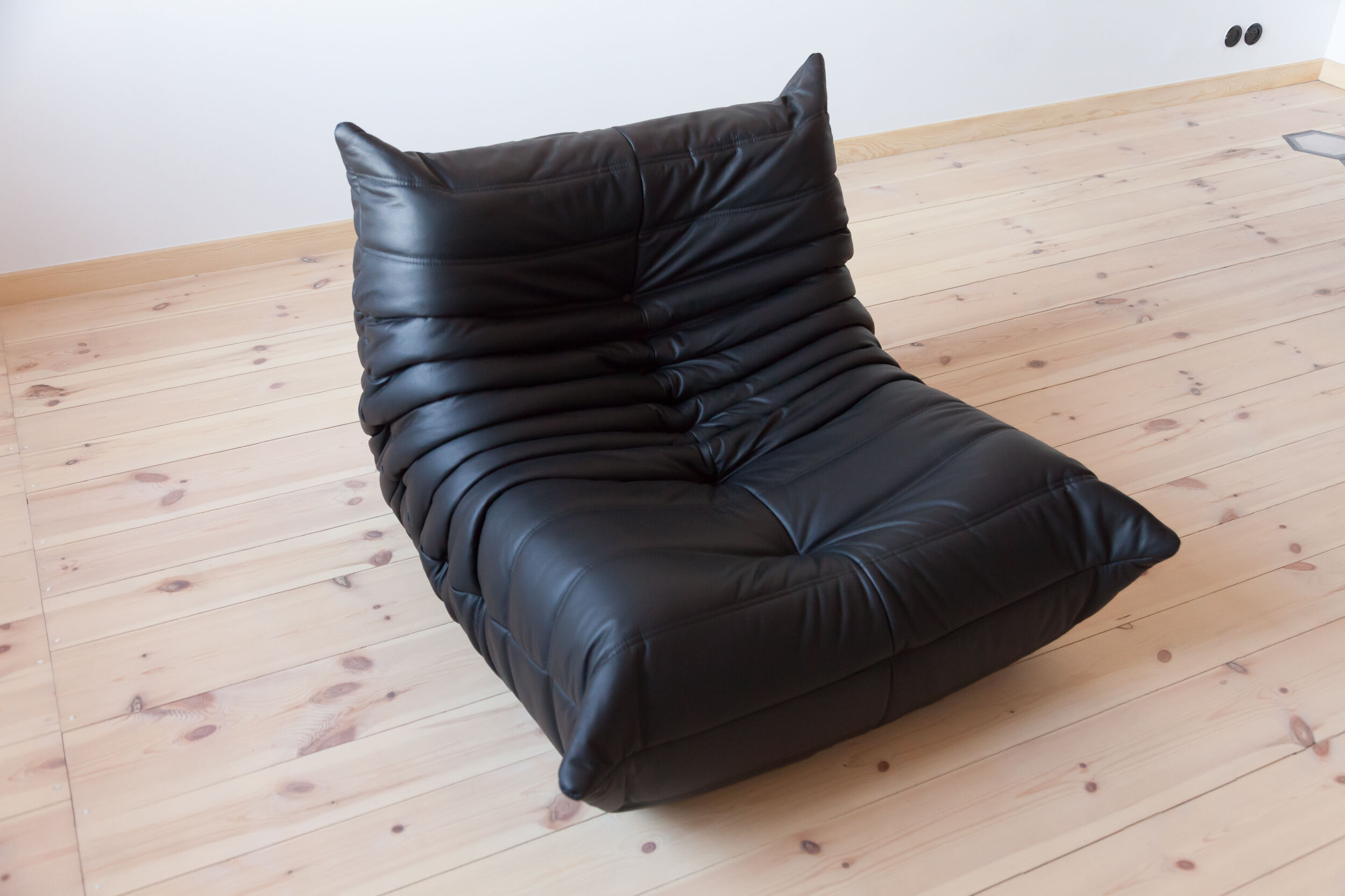 Togo armchair model designed by Michel Ducaroy 1973