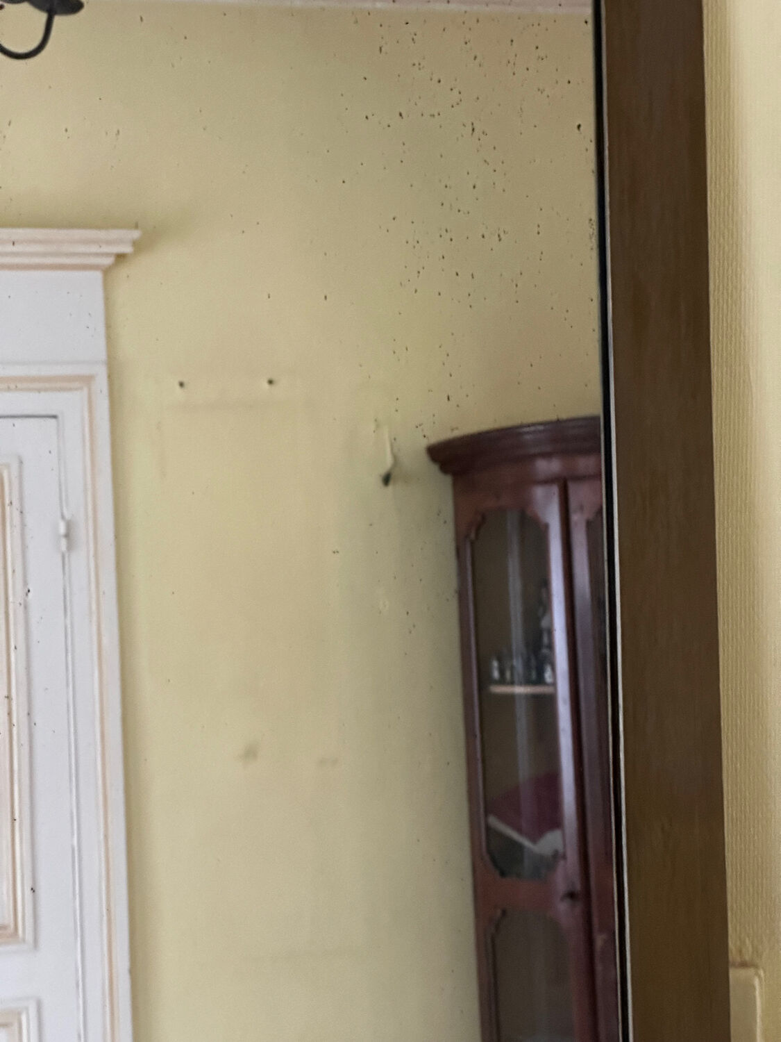 Vintage mirror from the 60s-70s. H 95 cm / W 69 cm.