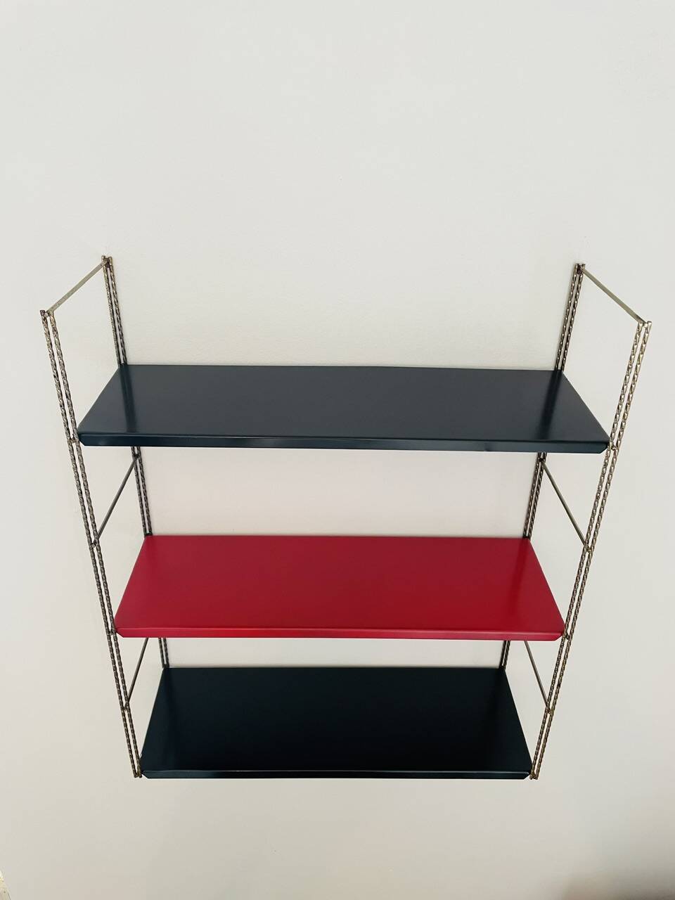Adjustable wall shelf Mid-Century Modern in brass and metal