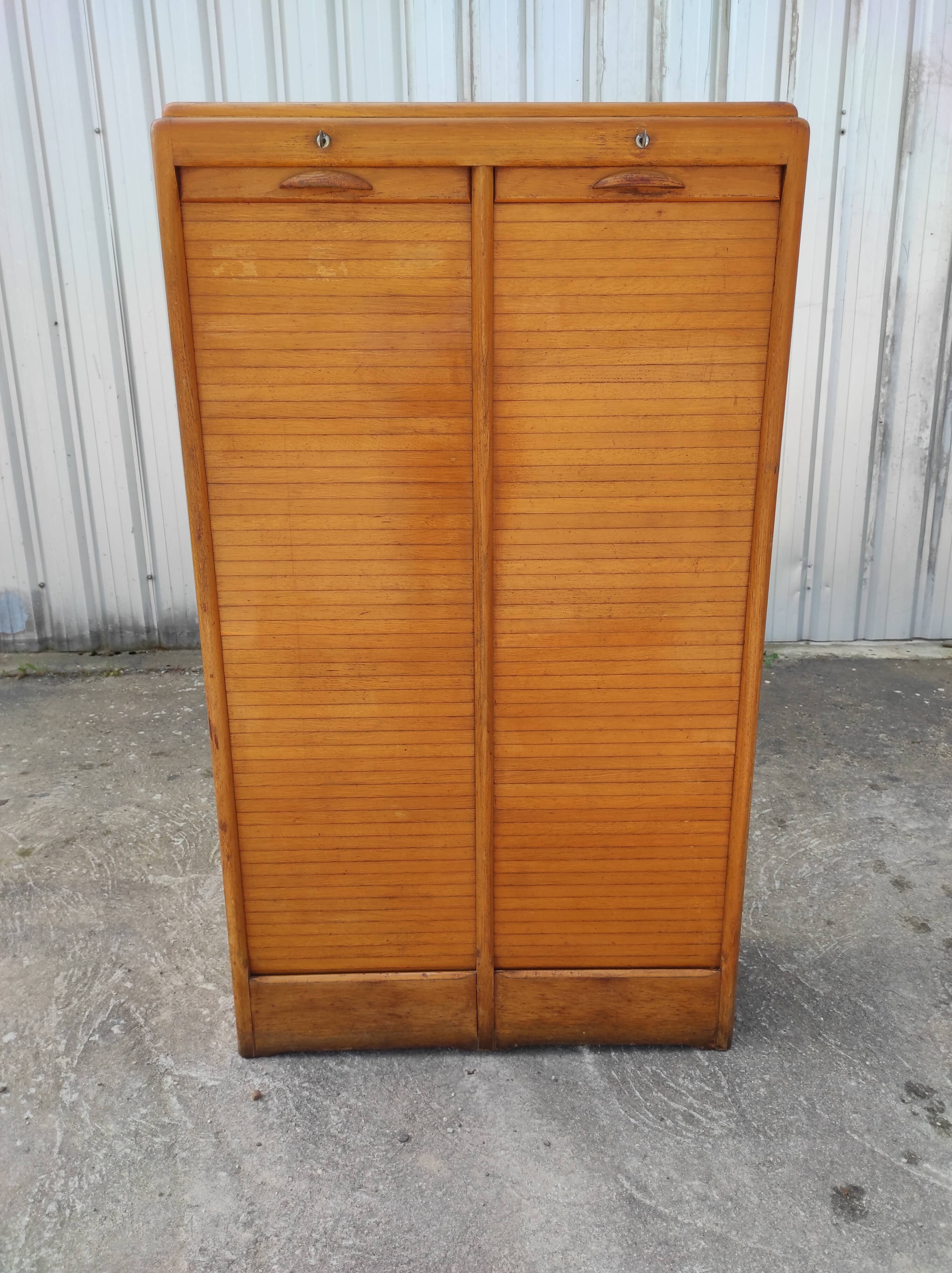 Filing cabinet 2 curtains 30 years 40