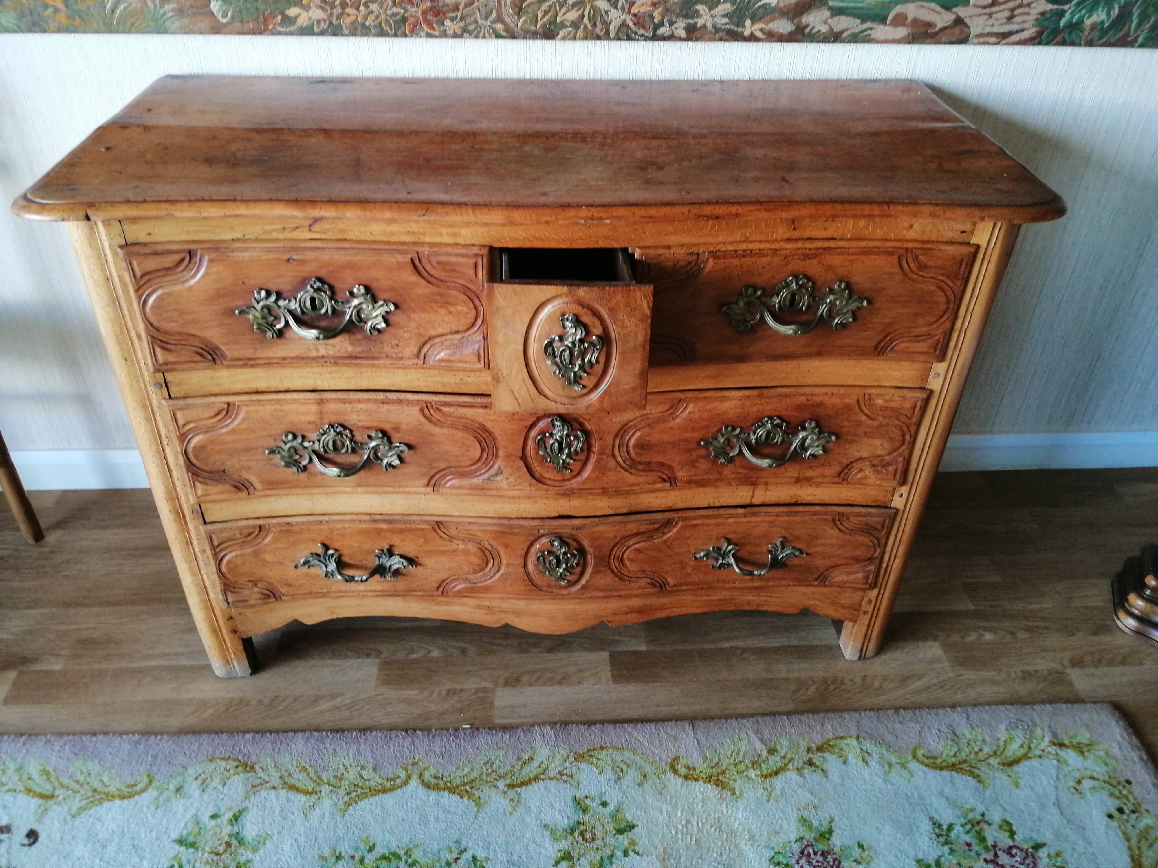 Parisienne Regency dresser