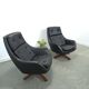 Fauteuil pivotant en similicuir noir provenant de Suède