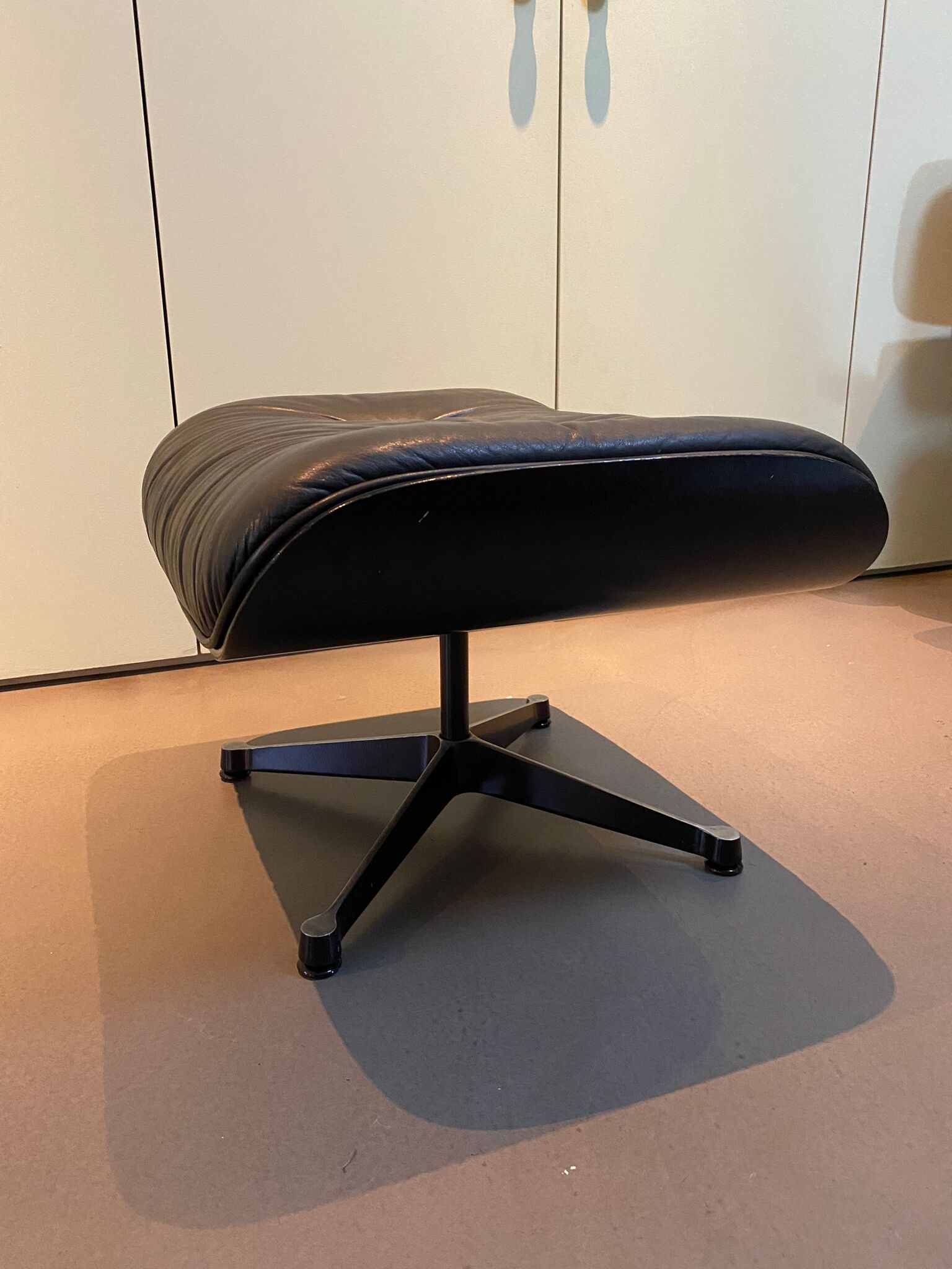 Fauteuil Lounge Chair & Ottoman de Charles Eames