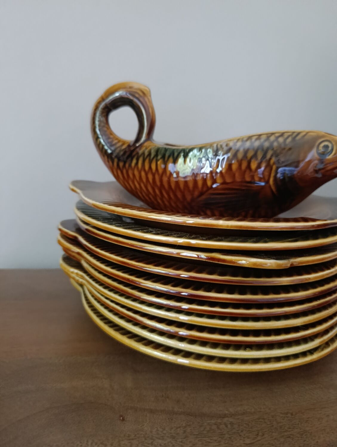 Fish-shaped plates and zoomorphic gravy boat, Sarreguemines earthenware