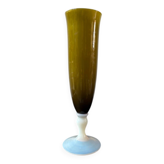 Vase en verre vert Empoli pied bianco latte vintage