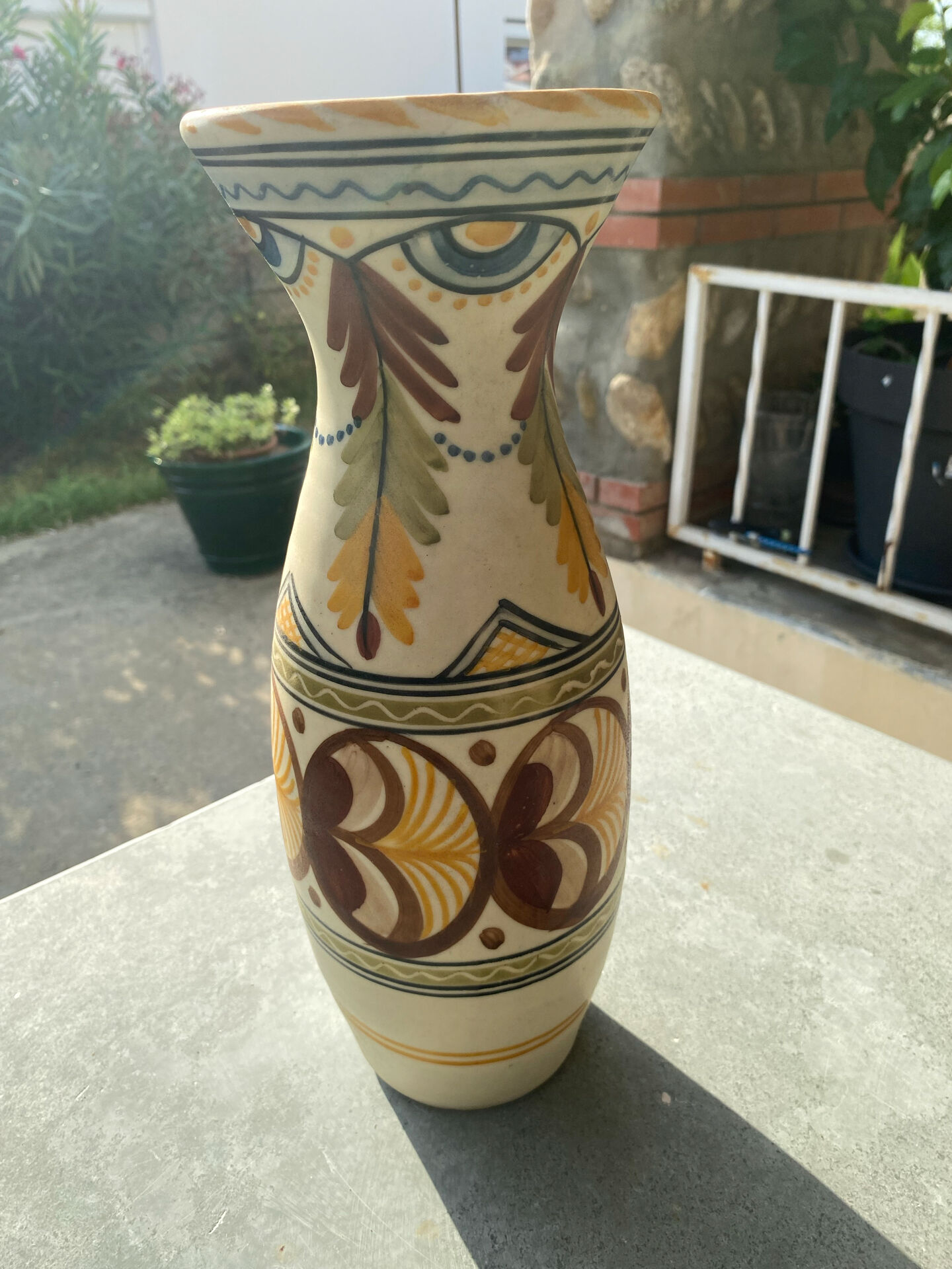 Ceramic vase from Talavera de la Reina (Spain) – Signed S. Timoned