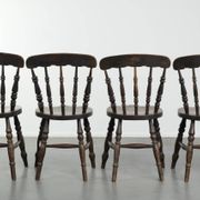 Set of 4 antique English wooden Windsor pub/bistro chairs from 19th century