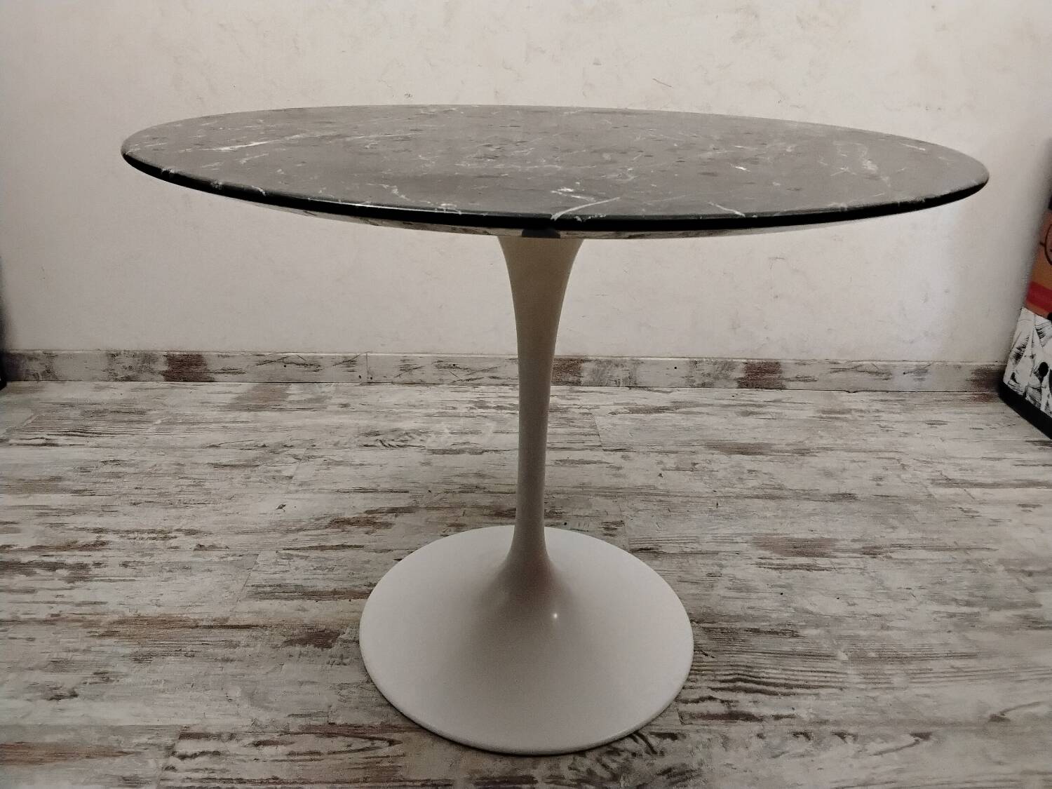 Knoll marble tulip table